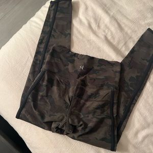 STRUT THIS Camo leggings